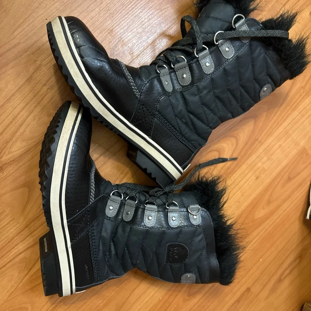 SOREL Womens Size 6 Black Tofino II Waterproof Winter Boots Faux Fur Trim